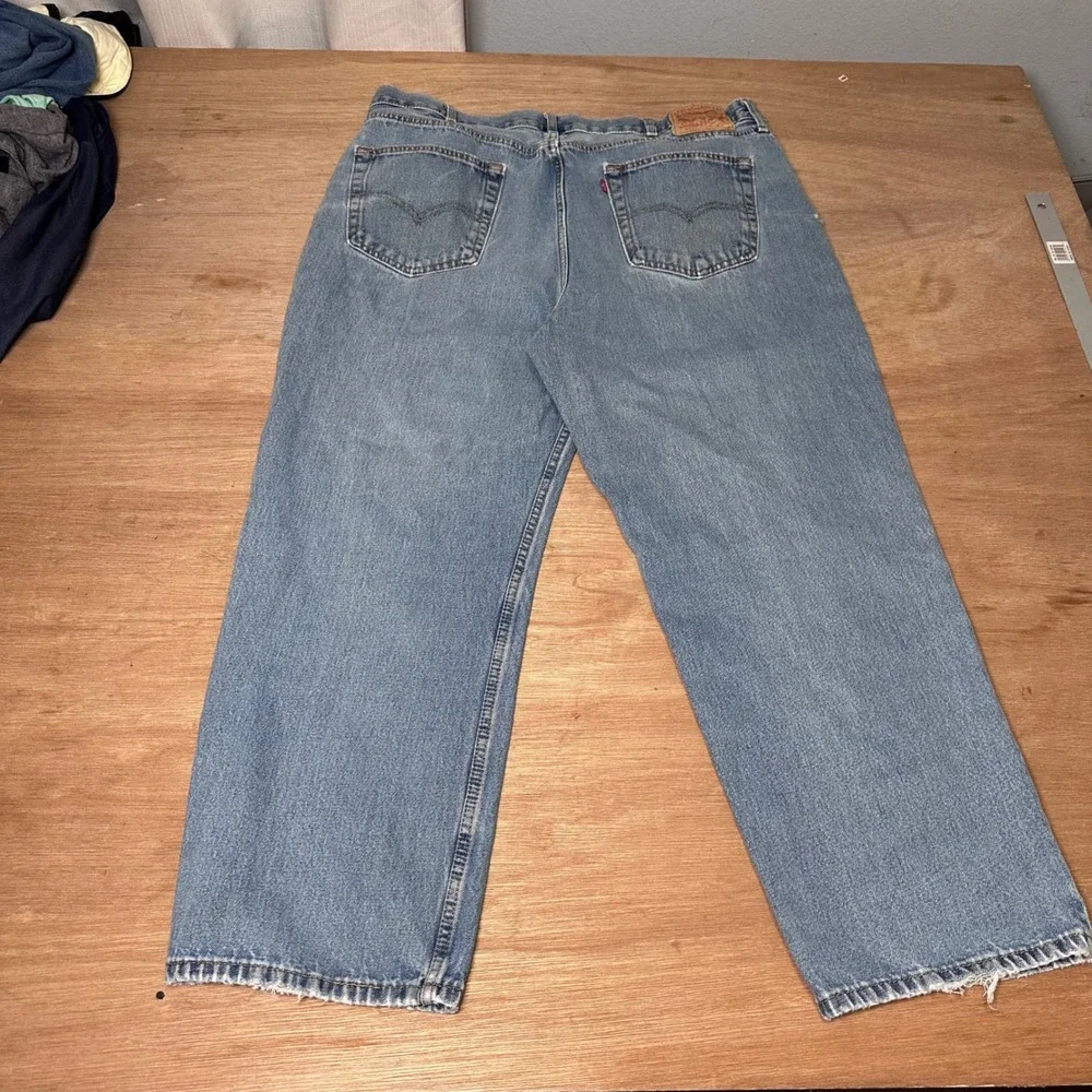 Levis 550 Relaxed Fit Tapered Leg Light Wash Denim Jeans Mens 42X29 Distressed